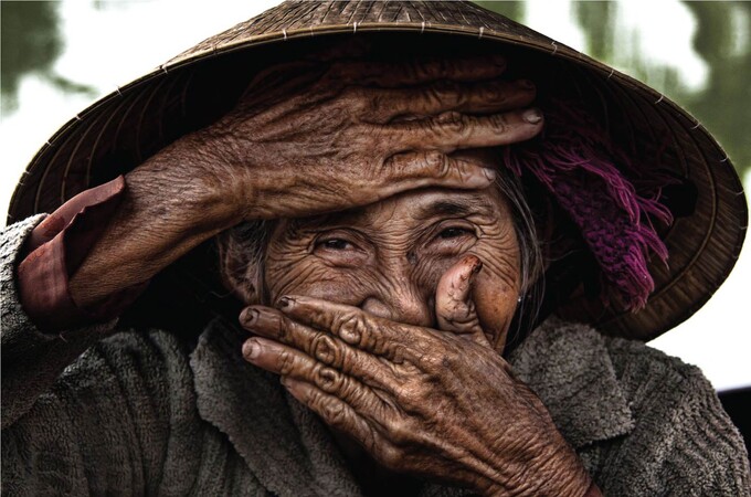 Cụ Bùi Thị Xong ở Hội An (Quảng Nam) được mệnh danh là “Cụ bà đẹp nhất thế giới” qua ống kính nhiếp ảnh gia người Pháp Réhahn Croquevielle.