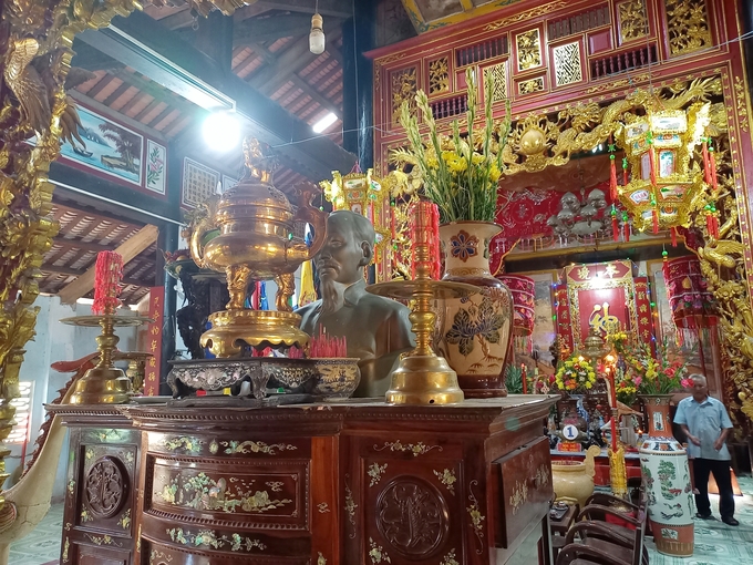 10542374anh-6_khu-tho-chu-tich-ho-chi-minh-105423.jpg Empty