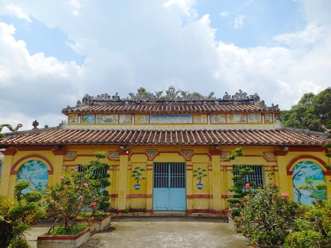 10542561anh-3_truoc-cong-chinh-dien-105425.jpg Empty