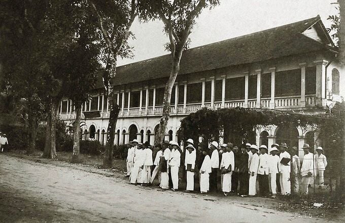 truong-ve-gia-dinh-the-ecole-de-dessin-gia-dinh-chup-vao-nhung-nam-1920-1306_20220829_179.jpg