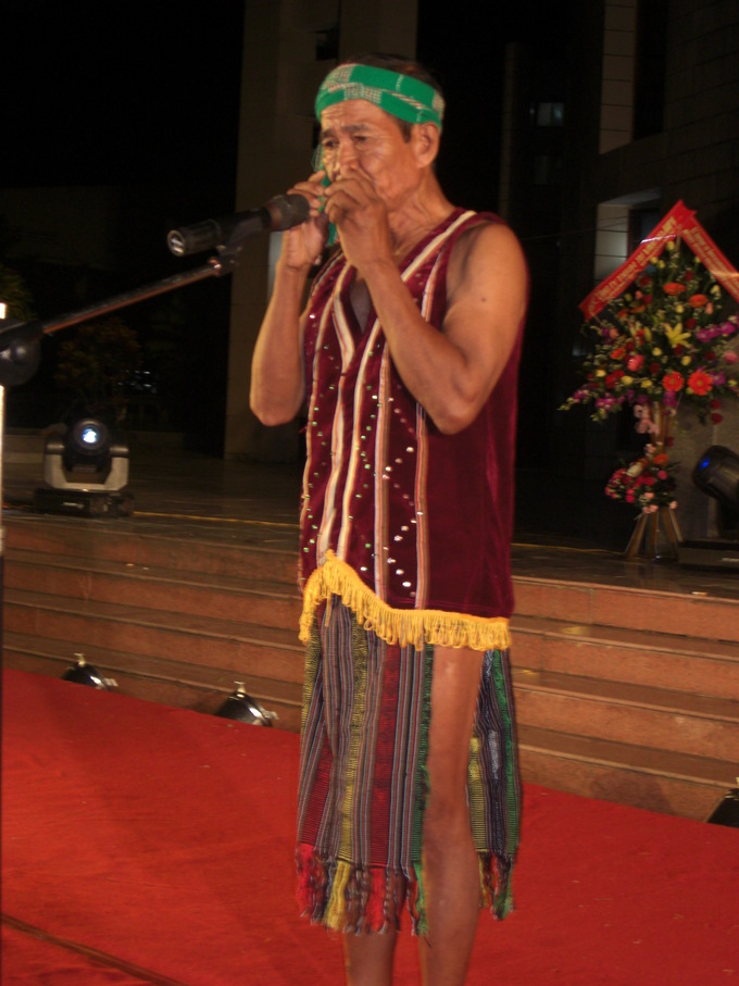 09325879h2d--dinh-ngoc-xu-093258.jpg