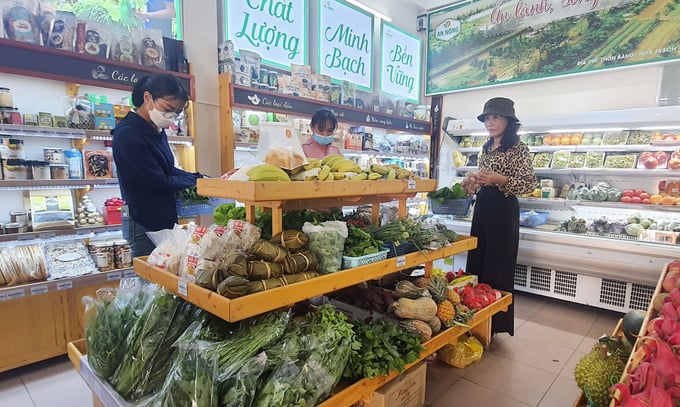 Cửa hàng rau sạch An Nông tại TP Đồng Hới . Ảnh: T.P