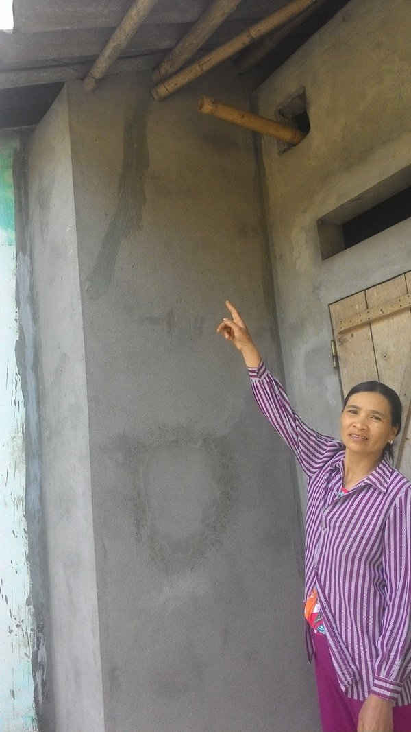 Bà Xa Thị Hoàn tố cáo mỏ đá nổ mìn làm nứt nhà