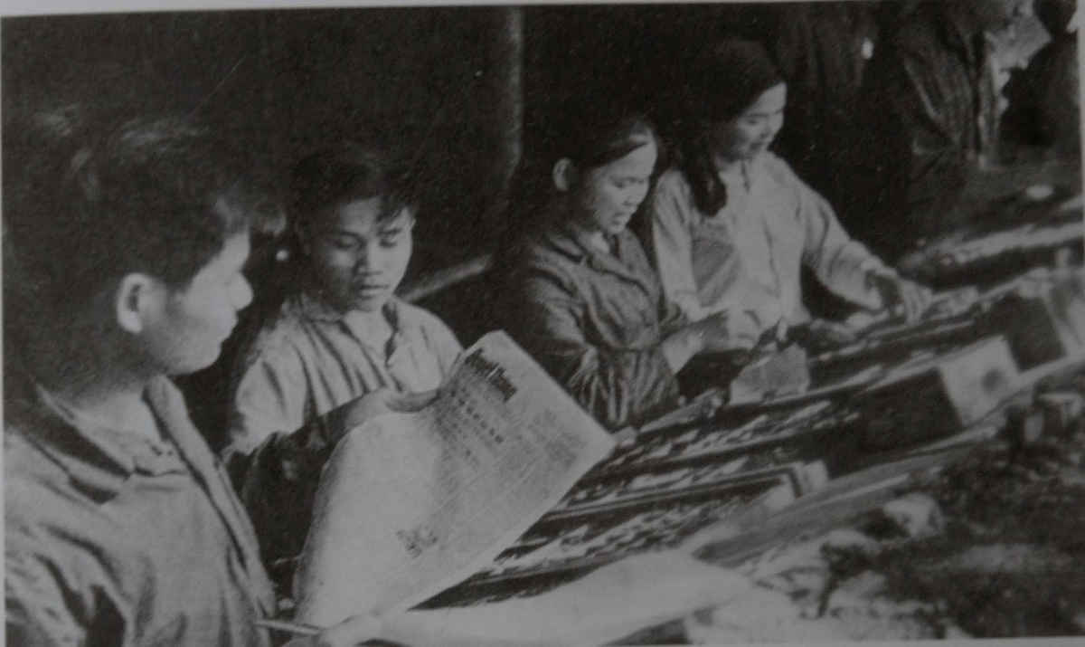 Sửa bản in ở Xưởng in Báo Trường Sơn