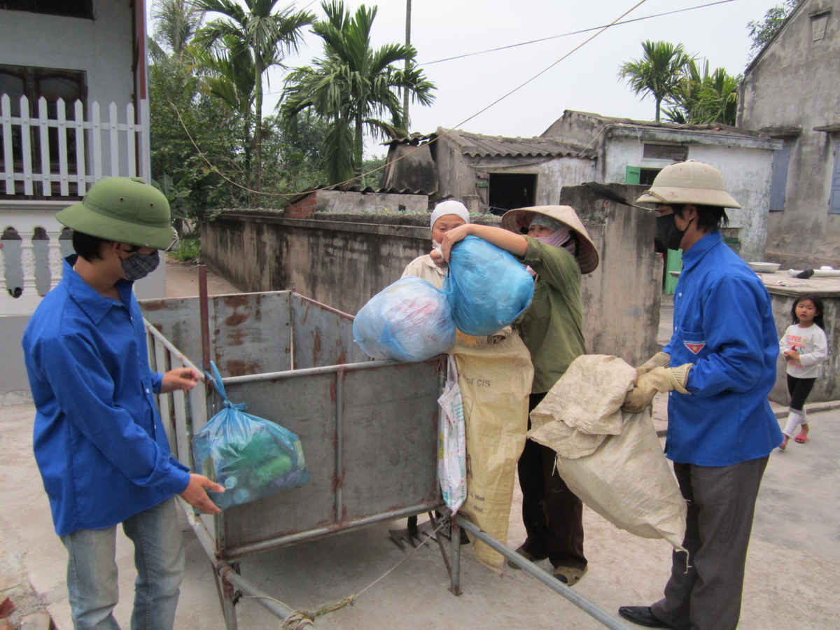 Đẩy mạnh các hoạt động của Hội nông dân Việt Nam,                 nâng cao nhận thức bảo vệ môi trường nông thôn. Ảnh: MH