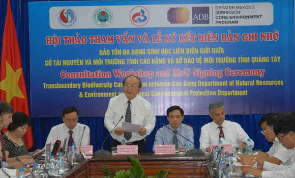 Giáo sư, Tiến sỹ Bùi Cách Tuyến, Thứ trưởng Bộ TN&MT kiêm Tổng cục trưởng Tổng cục Môi trường phát biểu tại Hội thảo. 