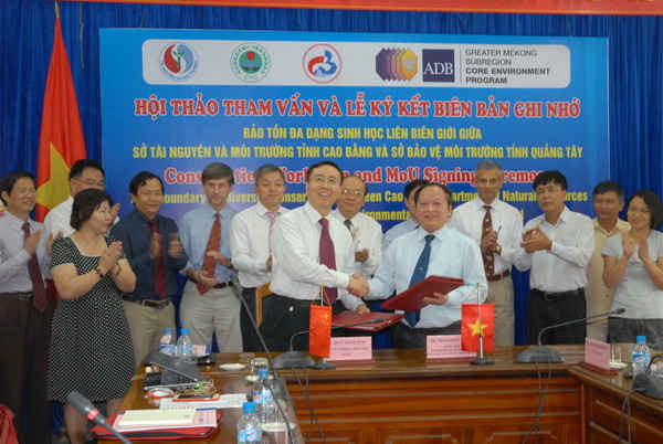 Trong khuôn khổ hội thảo, lãnh đạo 2 Sở Tài nguyên và Môi trường tỉnh Cao Bằng (Việt Nam) và Sở Bảo vệ môi trường tỉnh Quảng Tây (Trung Quốc) đã ký biên bản ghi nhớ về sự hợp tác bảo tồn ĐDSH liên biên giới. 