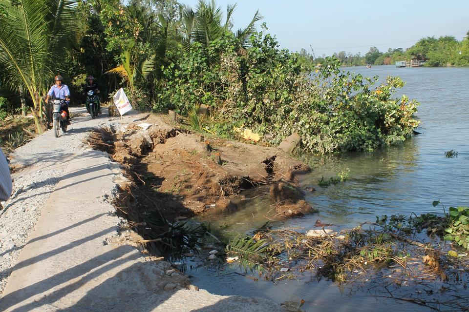 Sạt lở tấn công nhiều tuyến giao thông nông thôn