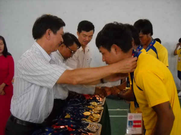 Trao HCV môn kéo co cho đoàn VĐV Gia Lai