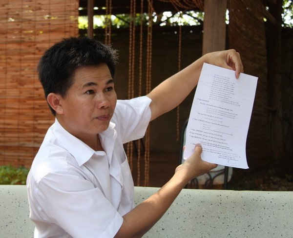 Ông Trần Minh Lợi cung cấp thông tin cho các cơ quan báo chí
