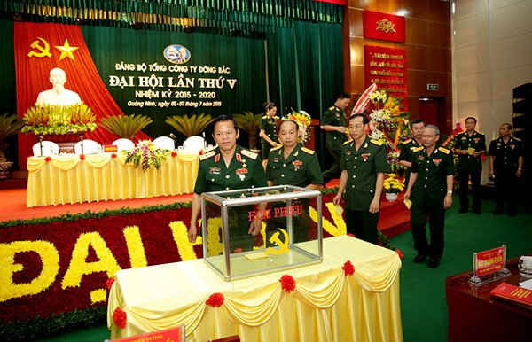 Đại biểu bỏ phiếu bầu Ban chấp hành nhiệm kỳ 2015 - 2020