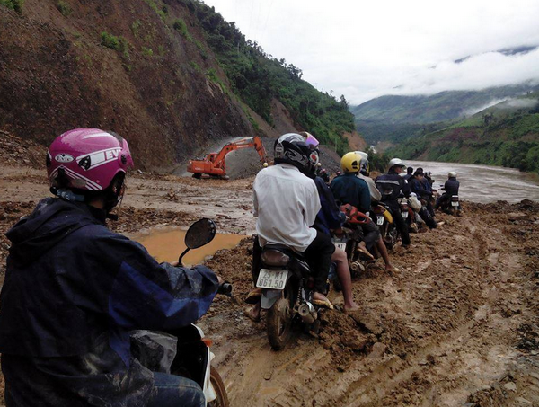 Tuyến đường Pa Tần - Mường Tè bị sạt lở nghiêm trọng