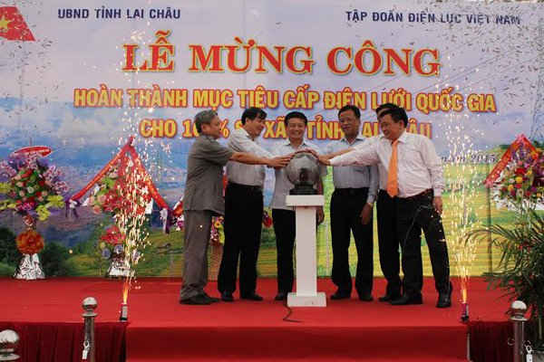 Lãnh đạo tỉnh, tập đoàn điện lực phát lệnh mừng công