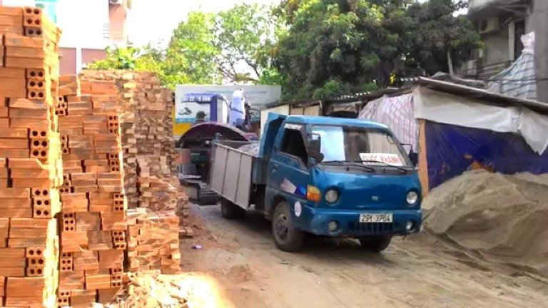 Tạm ngừng hoạt động các bãi chứa và trung chuyển VLXD. Ảnh: Hoàng Minh