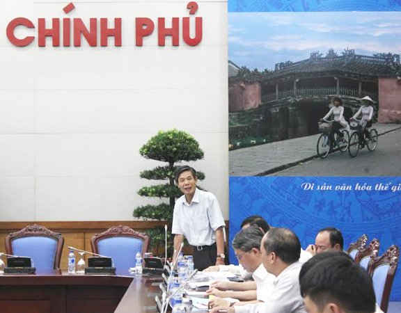Thứ trưởng Bộ TN&MT Chu Phạm Ngọc Hiển báo cáo Ban Chỉ đạo