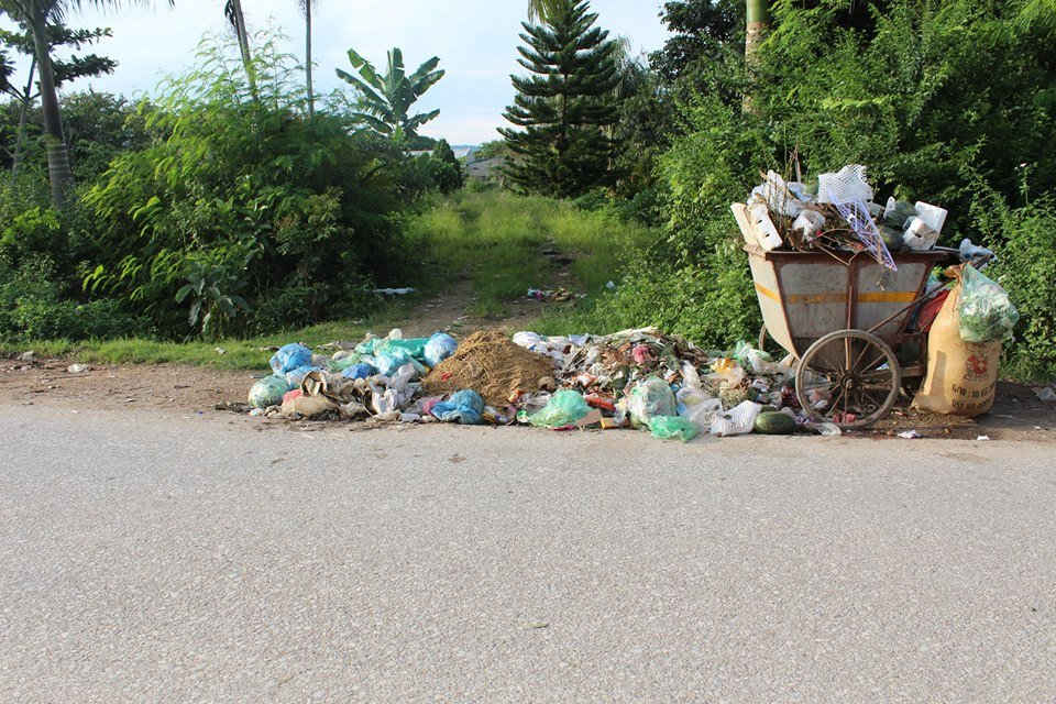 Điểm tập kết rác thải sinh hoạt tự phát thuộc địa phần xã Thanh Luông, cách khu di tích lịch sử hầm Đờ - cát – tơ – ri chưa đầy 200m