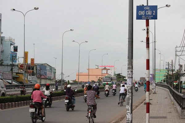 Hiện tại trên Cầu Chợ Cầu khá sạch sẽ, khang trang, mỹ quan đô thị được trả lại