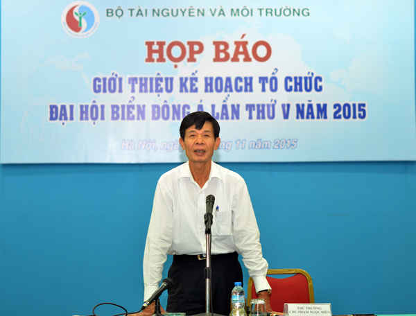 Thứ trưởng Bộ TN&MT Chu Phạm Ngọc Hiển phát biểu tại buổi họp báo