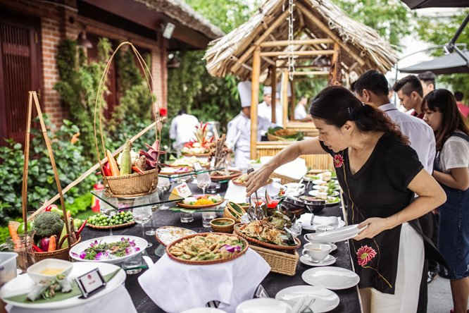 Cách bài trí của các gian hàng lẫn các món ăn thể hiện nét văn hóa của mỗi địa phương