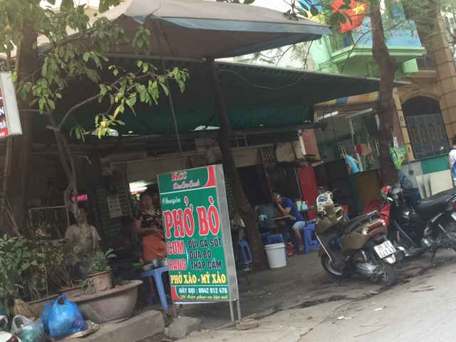 Ki ốt “siêu mỏng” tại số 45 phố Võ Văn Dũng vẫn ngang nhiên tồn tại