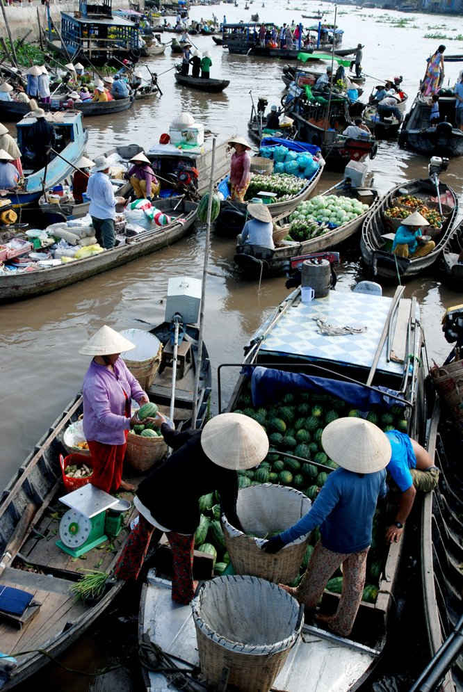 Chợ nổi Phong Điền