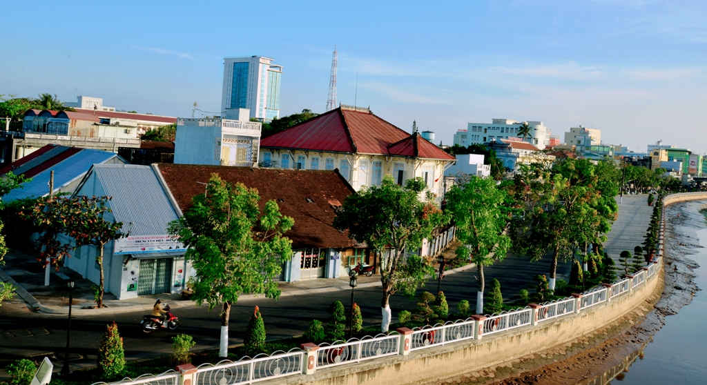 Một đoạn kè sông Bạc Liêu. Ảnh: Thanh Cường