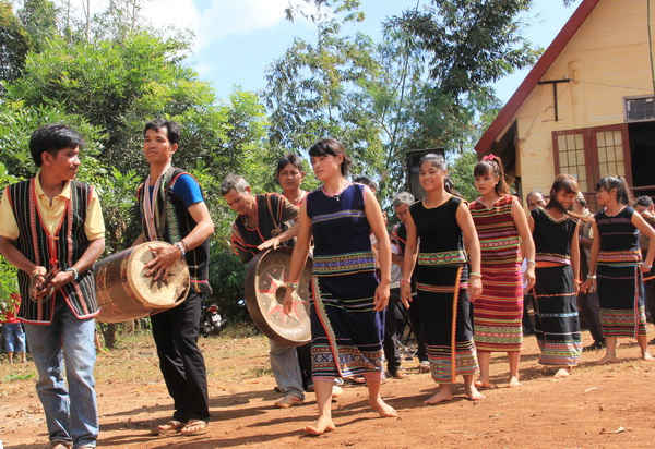 Sinh hoạt văn nghệ truyền thống