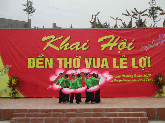 Văn nghệ chào mừng Lễ khai hội