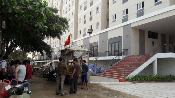 Người dân bức xúc trước những vi phạm của chủ đầu tư dự án First Home Thạnh Lộc.