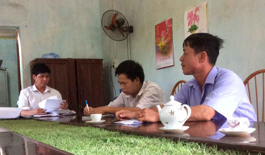 Lãnh đạo xã Lục Sơn làm việc với phóng viên 