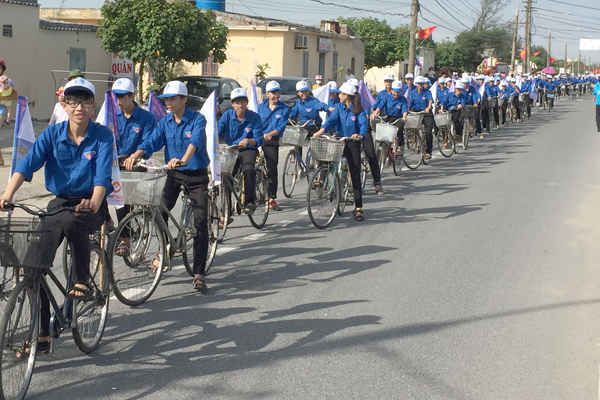 Hàng ngàn đoàn viên thanh niên tỉnh Nam Định cùng với các Hoa hậu Biển Việt Nam đã đạp xe kêu gọi bảo vệ môi trường Biển đồng thời tham gia trực tiếp thu gom rác trên bãi biển Thịnh Long