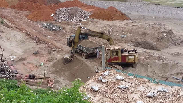 Bãi tập kết cát trái phép