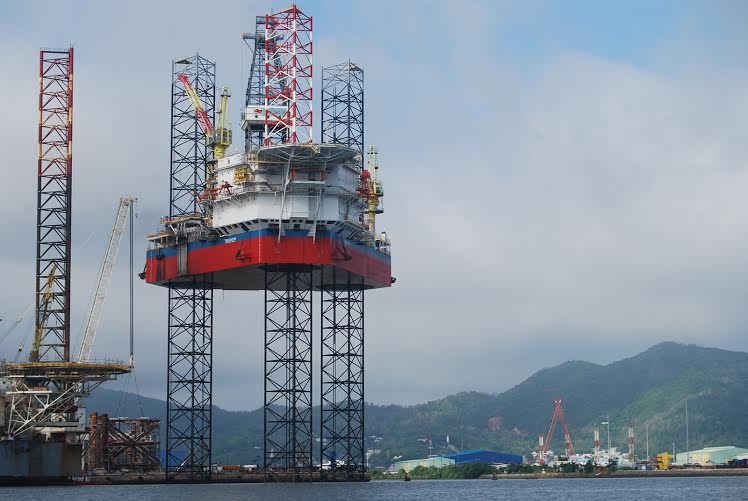 Giàn khoan tự nâng Tam Đảo 05 được nâng lên độ cao 140m trong buổi nâng hạ thử trưa ngày 6/8