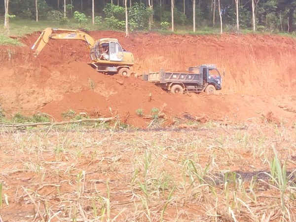 Chính quyền xã Thành Tân đã để cho các hộ dân tự ý cải táo gần chục ha đất đồi khi chưa được cấp thẩm quyền cho phép.