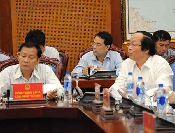Thứ trưởng Võ Tuấn Nhân (bên phải) tham dự Hội nghị