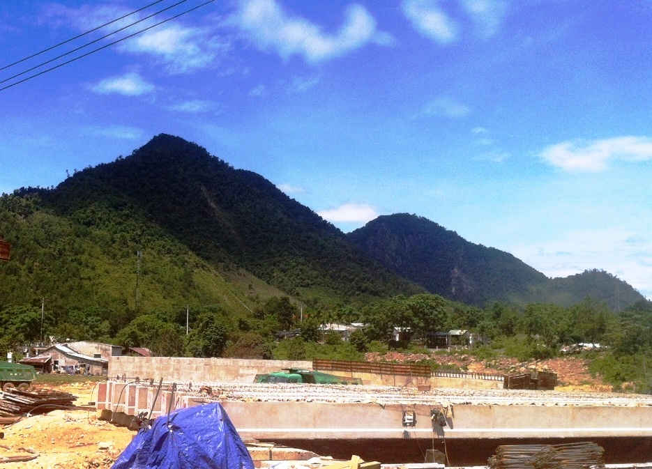  Chủ tịch UBND TP. Đà Nẵng Huỳnh Đức Thơ đã có chỉ đạo tập triển khai xây dựng hoàn thành khu TĐC thôn Tà Lang - Giàn Bí để bố trí tái định cư cho các hộ phải di dời, giải tỏa thuộc dự án đường cao tốc La Sơn - Túy Loan để bà con ổn định sản xuất