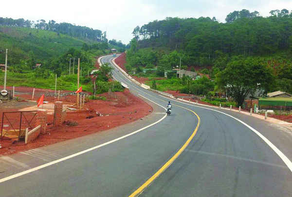 Nhiều căn nhà khang trang mọc lên giữa những vùng đất gắn bó với cách mạng