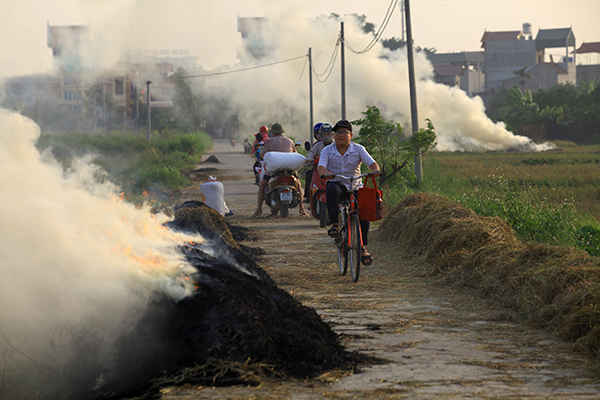  Cả đoạn đường dày đặc khói