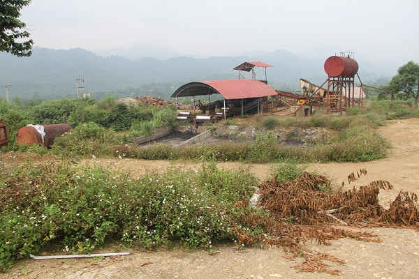 Xưởng tuyển quặng của Công ty TNHH Ngọc Sáng để hoang đã lâu