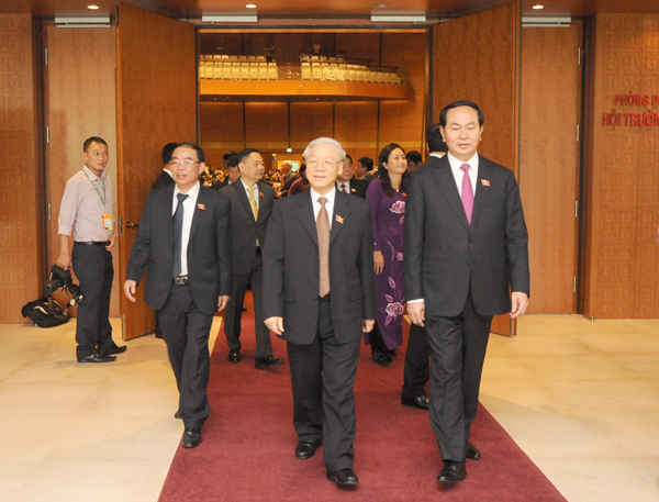 Tổng Bí thư Nguyễn Phú Trọng, Chủ tịch nước Trần Đại Quang trước giờ khai mạc kỳ họp sáng 20/10
