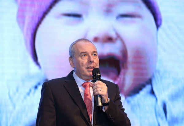 Tiến sĩ Mark Johnston, Giám đốc Khu vực Đông Nam Á, Hàn Quốc và Nhật Bản, từ Tập đoàn Chr. Hansen Đan Mạch báo cáo tại Hội nghị