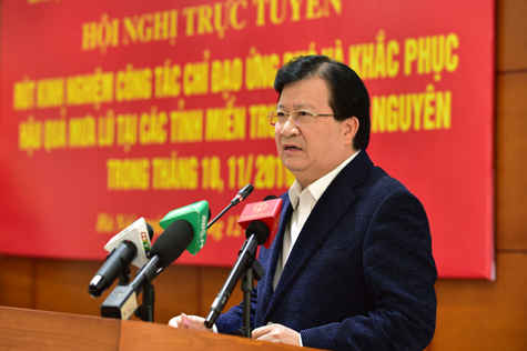 Phó Thủ tướng Trịnh Đình Dũng yêu cầu các tỉnh miền Trung, Tây Nguyên cần thực hiện thật tốt công tác chuẩn bị theo phương châm 4 tại chỗ, bởi đây là yếu tố quyết định đến hiệu quả công tác ứng phó, phòng chống mưa bão. 