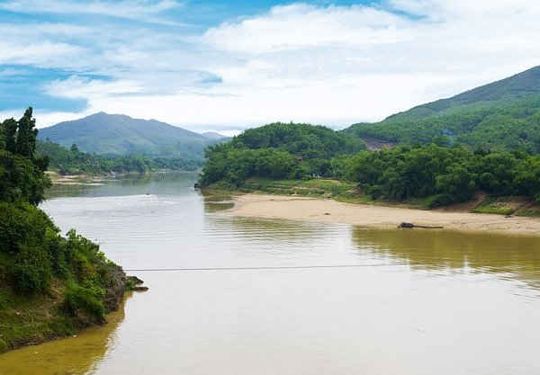 Bên cạnh tổn thất đất đai, các dự án thủy điện còn gây ra nhiều dạng tổn thất tài sản thiên nhiên mà người dân không được tính đến làm sinh kế của người dân sa sút