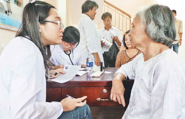 Đến năm 2025, 100% dân số được theo dõi sức khỏe. Ảnh minh họa