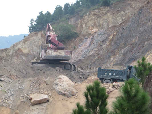 Địa phương quản lý lỏng lẽo, doanh nghiệp vô tư mang đất ra khỏi địa bàn 