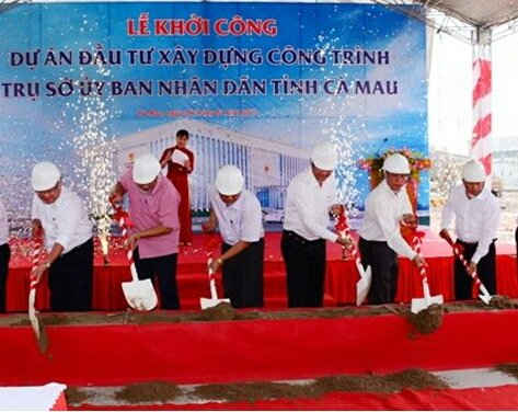 Nghi lễ động thổ khởi công dự án.