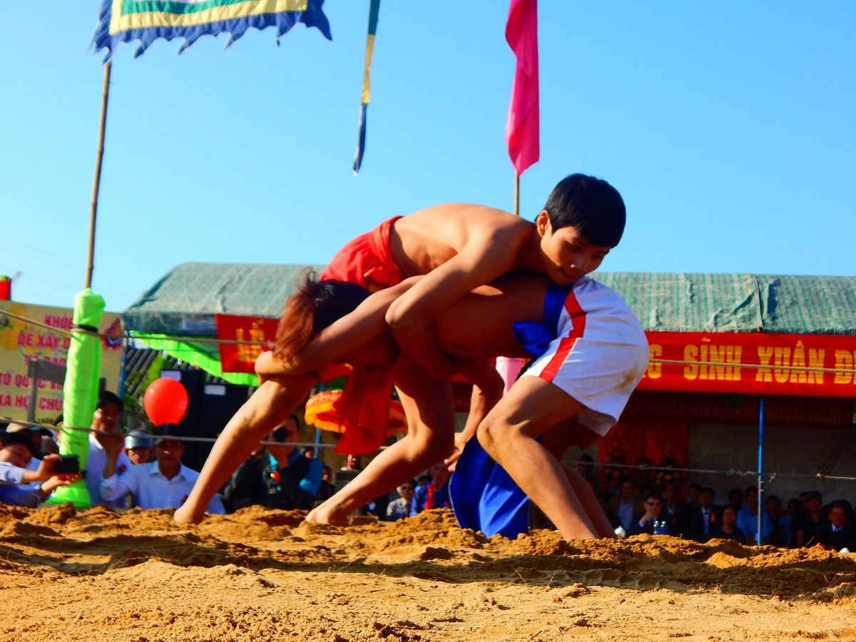 Tìm thế, khóa tay là kinh nghiệm của các đô vật