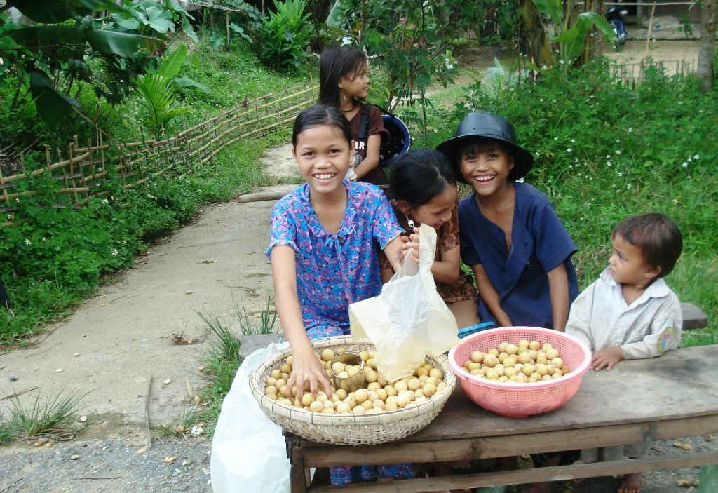 Những đứa trẻ buôn Aur kháu khỉnh, thông minh và sạch sẽ lạ thường 