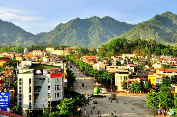 Các đô thị ở miền núi chịu sự ảnh hưởng rõ rệt của của sạt lở đất, lũ quét và hạn hán. Ảnh: MH