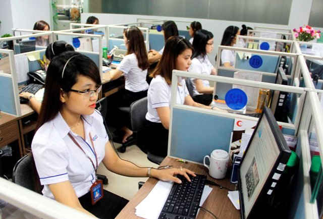 Đội ngũ nhân viên Trung tâm Thông tin Dịch vụ công (PSC), đơn vị vận hành đường dây nóng hỗ trợ thông tin về chuyển đổi mã vùng trên Tổng đài Dịch vụ công 1022